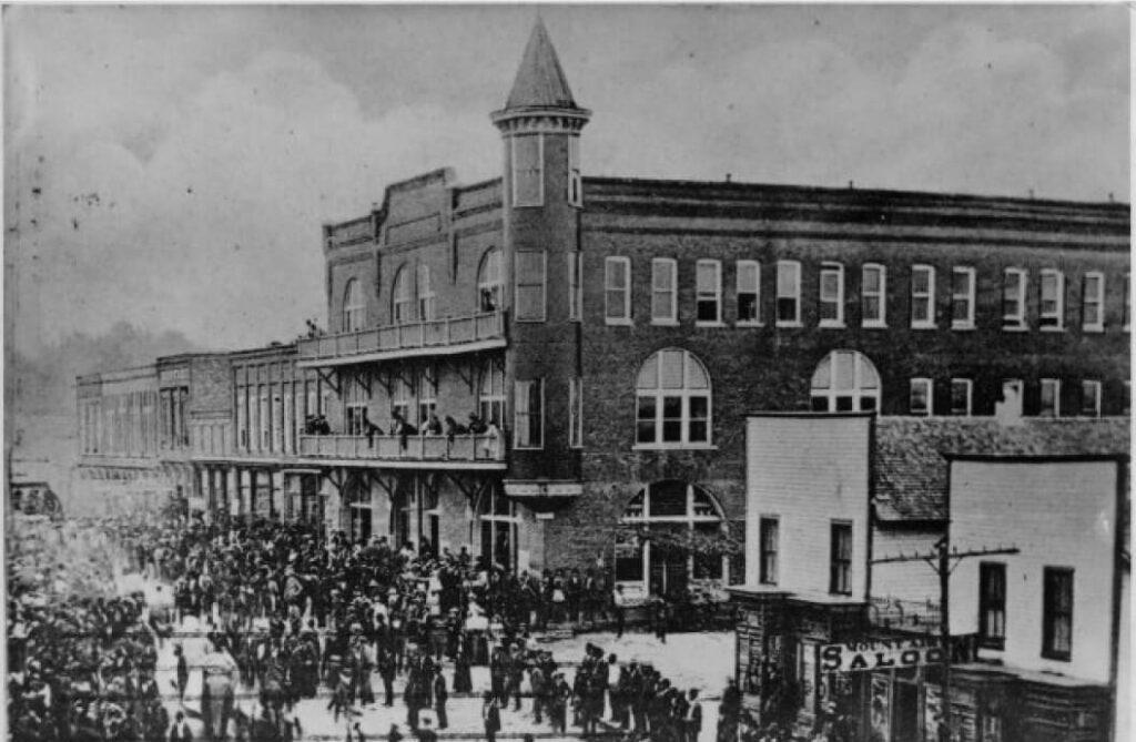 Balladeer Hotel historic photo